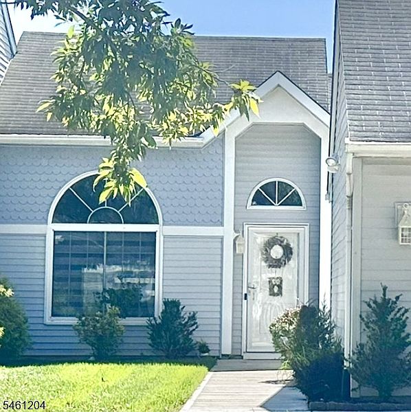 1st image of 589B Madison Dr