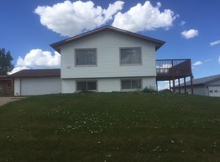 818 2nd St NW, Beulah, ND 58523