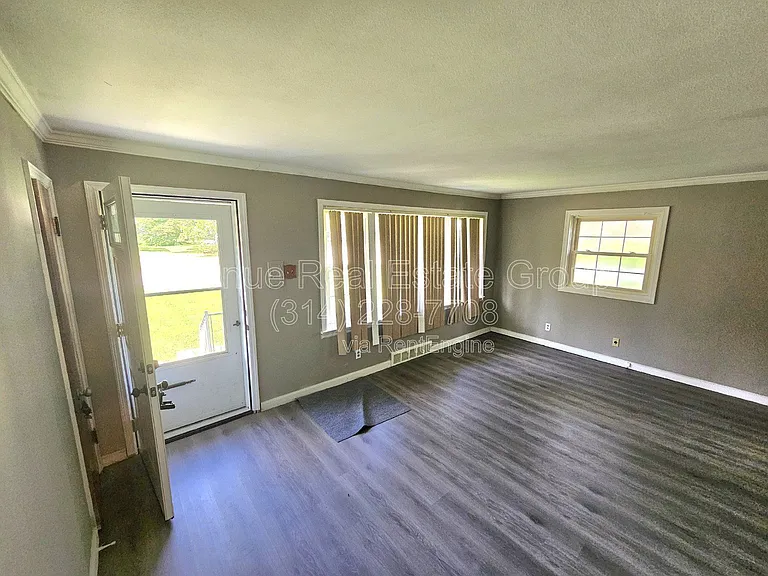 1130 Forest Home Dr — Photo 3