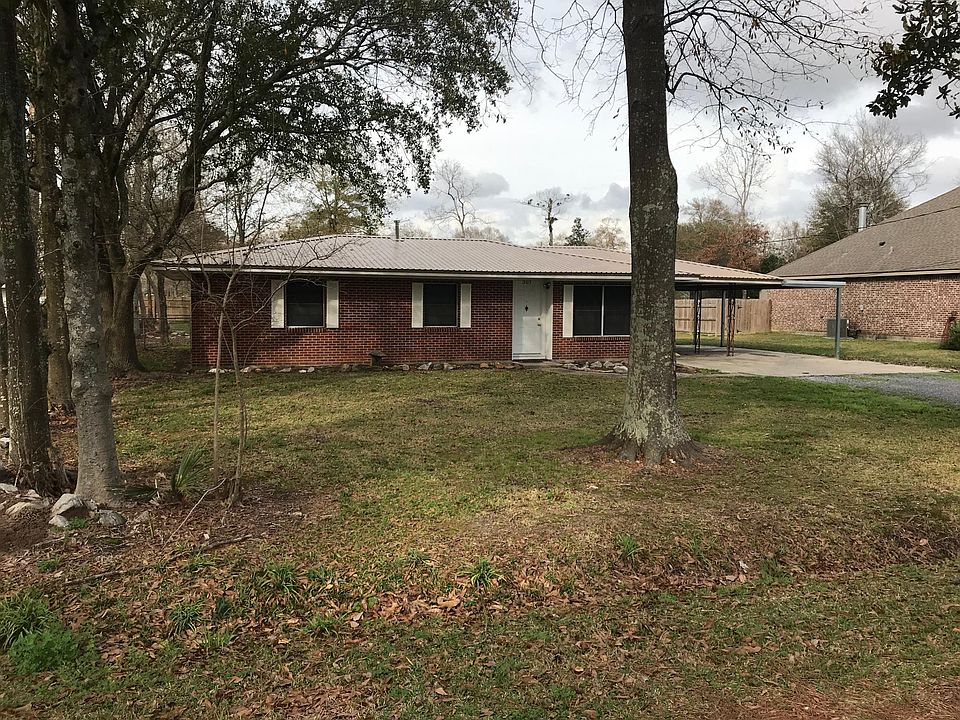 Front yard with mature trees