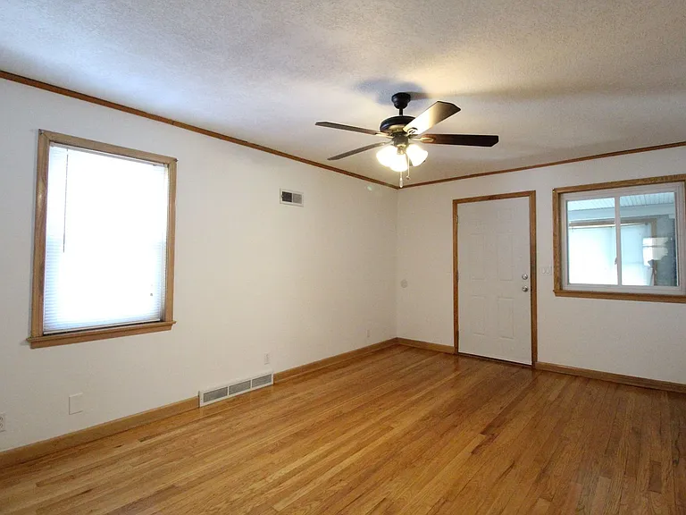 1312 W 39th St #1 — Photo 4