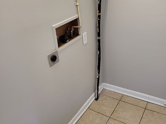 2nd image of 939 Villa Dr APT 6