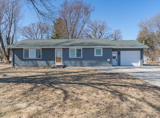 375 E Woodlawn St, Le Center, MN 56057