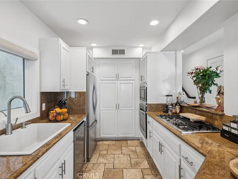 410.5 Goldenrod Ave #B — Photo 12