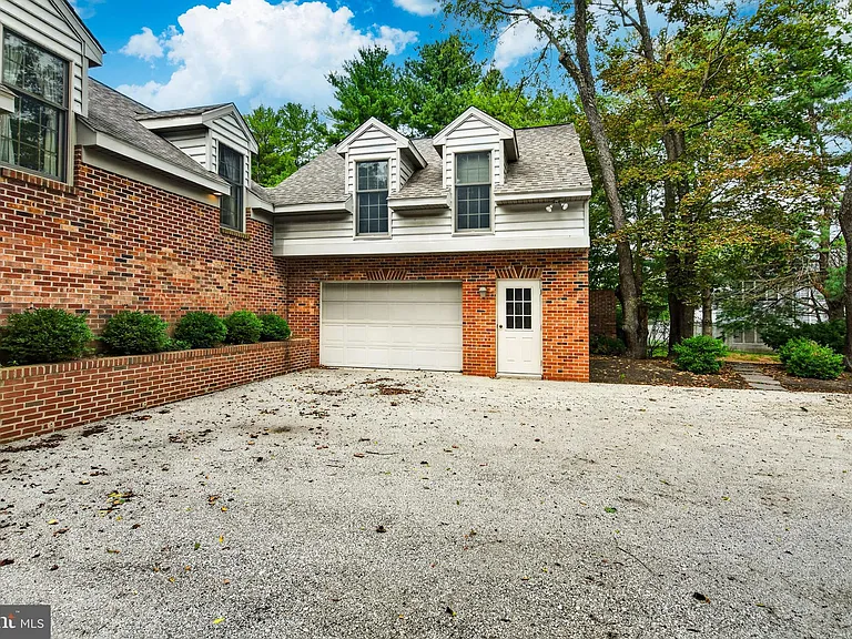 42 Kitty Ln — Photo 6
