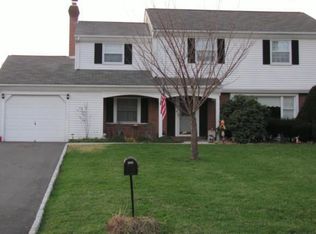 30 Pine Run Dr, Holland, PA