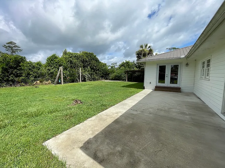 2208 White Oak Dr — Photo 2