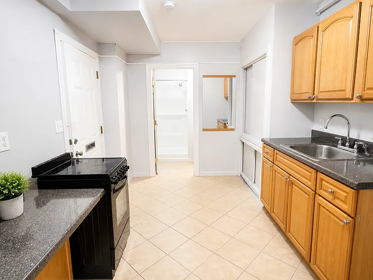 144 Getty Ave #A1 — Photo 1