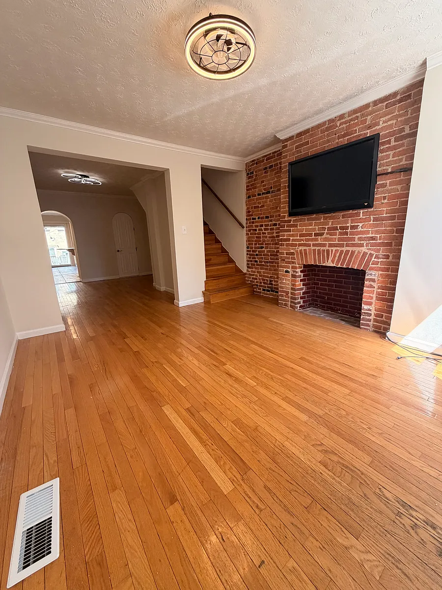 Building Photo - 118 E Gittings St