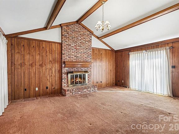 4th image of 2116 Rice Rd