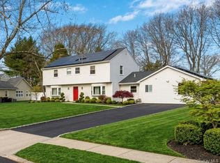 11 Manor Lane, Stony Brook, NY 11790