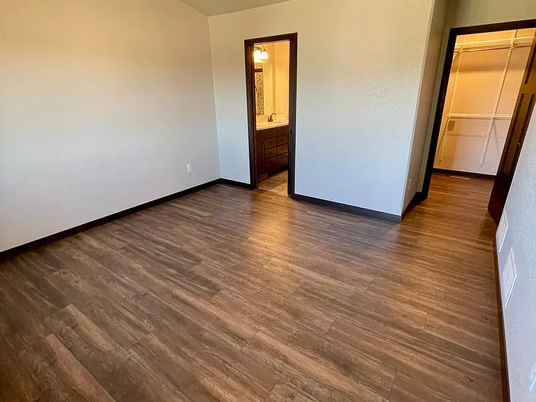 557 Mace Dr — Photo 14
