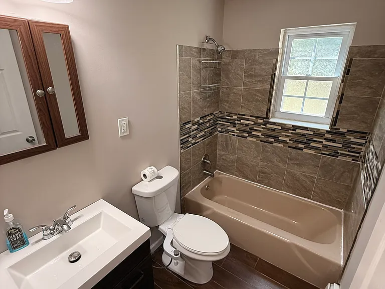 1081 Blue Hills Ave #B — Photo 18