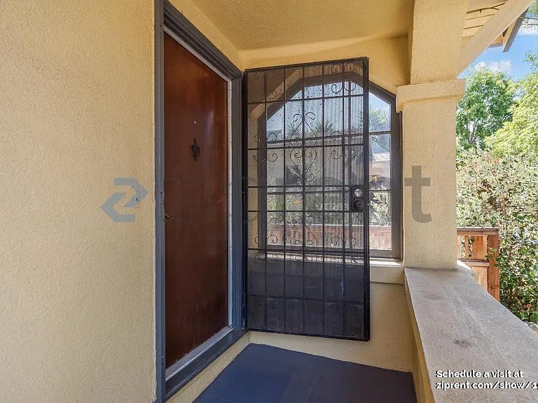 1336 Parker St — Photo 3