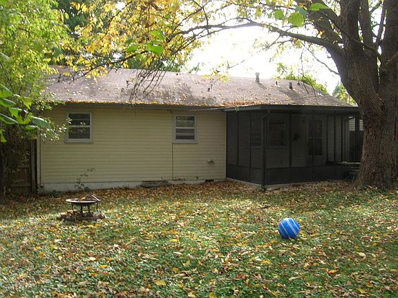 2nd image of 2147 E Elm St