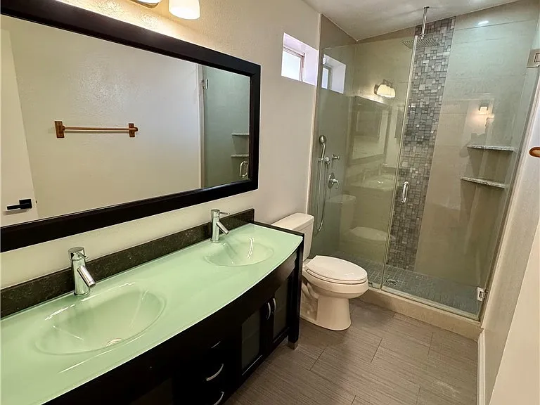 1523 E Windsor Rd #105B — Photo 17