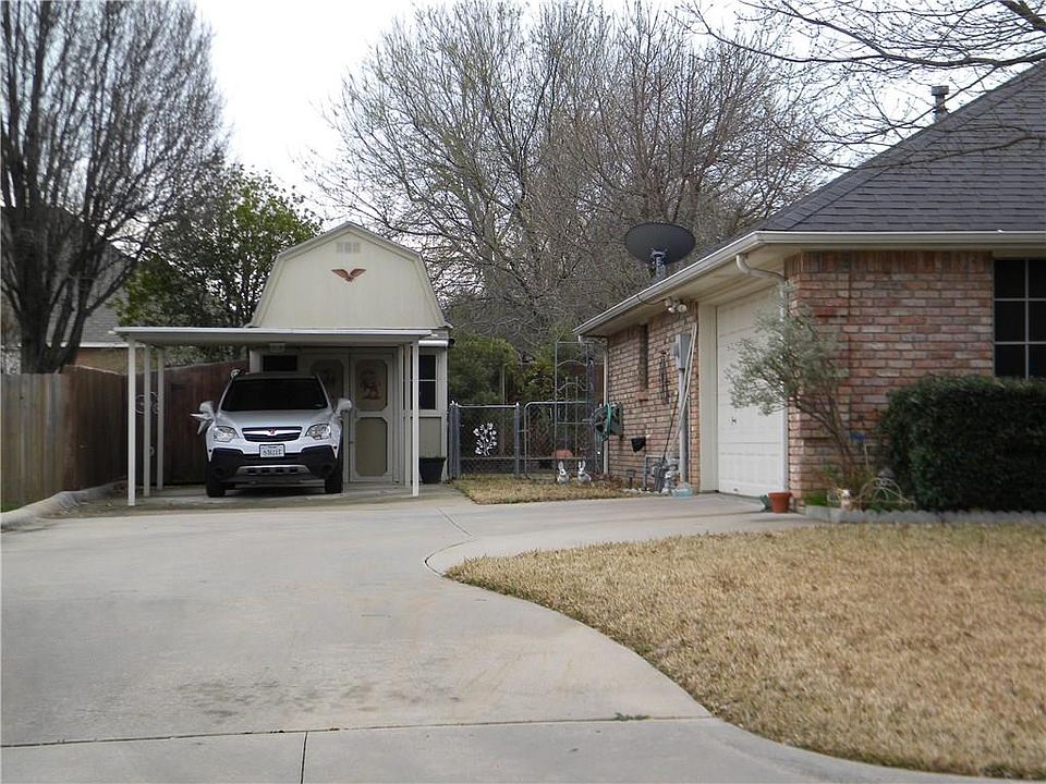 2nd image of 912 Overton Dr