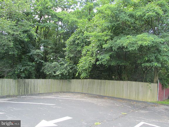 3rd image of Saint Barnabas Rd