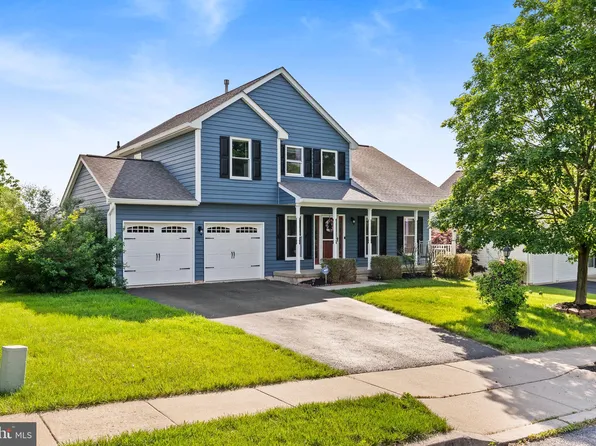 53 Pebble Beach Ln, Pottstown, PA 19464