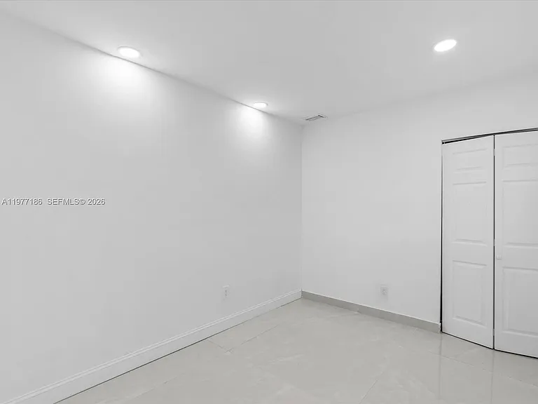 4331 SW 31st Dr — Photo 17