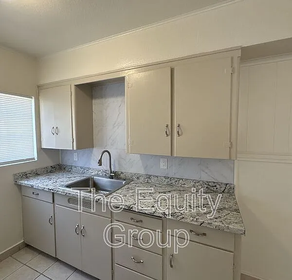 324 S Crespi Ave — Photo 8