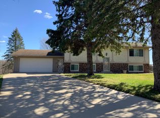 1539 Nottingham Dr, North Mankato, MN 56003