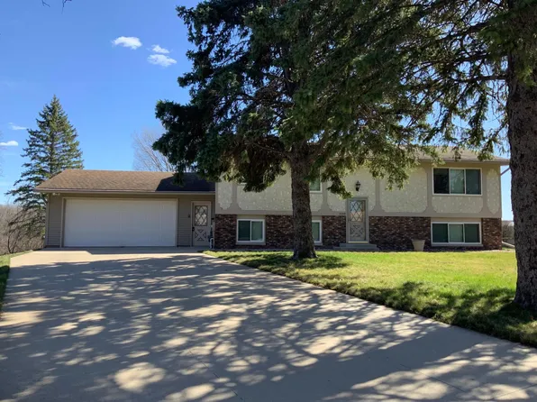 1539 Nottingham Dr, North Mankato, MN 56003