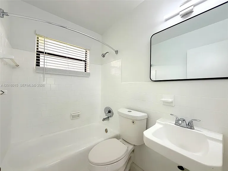 1740 SW 47th Ave — Photo 11