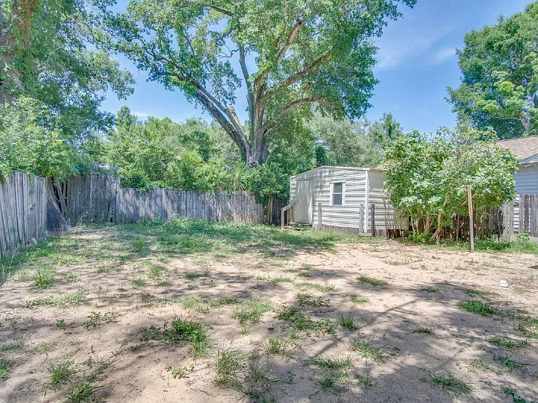 1016 W Maxwell St — Photo 16