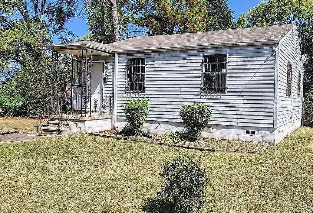 2 bed, 1.0 bath, 672 sqft, $1,050 — Photo 1