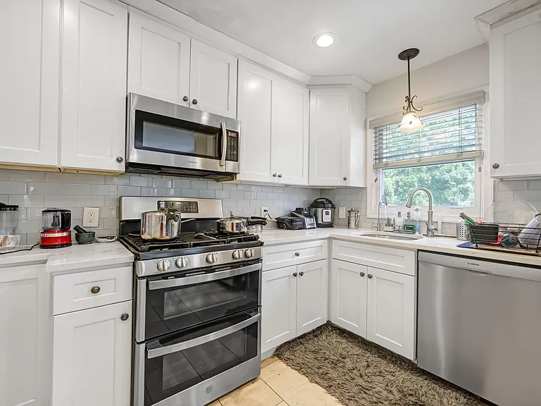 122 Village Cir W — Photo 9
