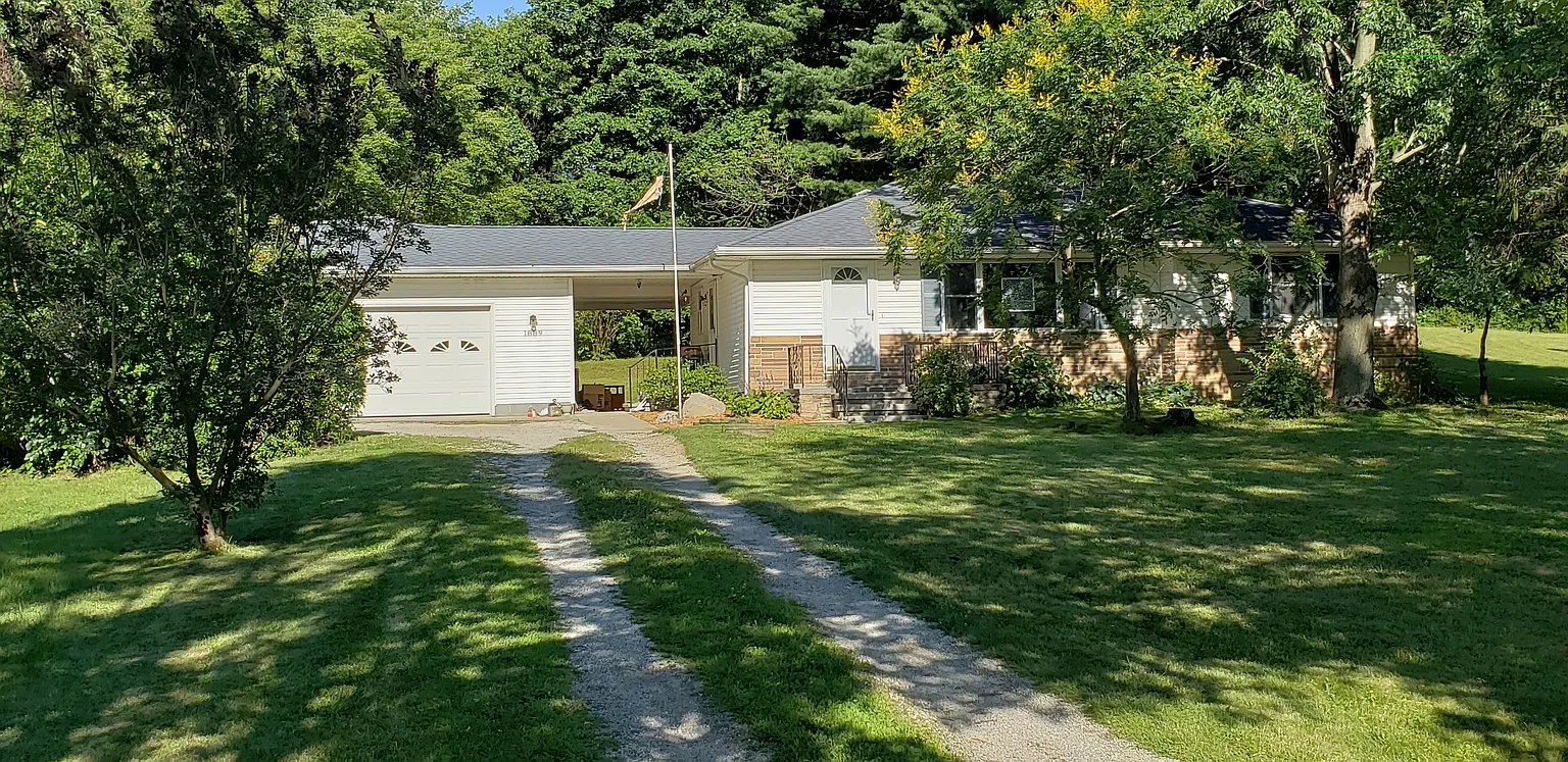 1889 Northampton Rd photo 1
