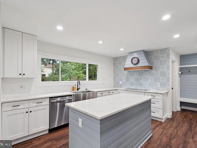 1291 Mason Mill Ct — Photo 8