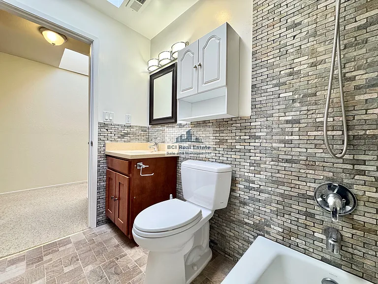 1345 Chestnut St #4 — Photo 18