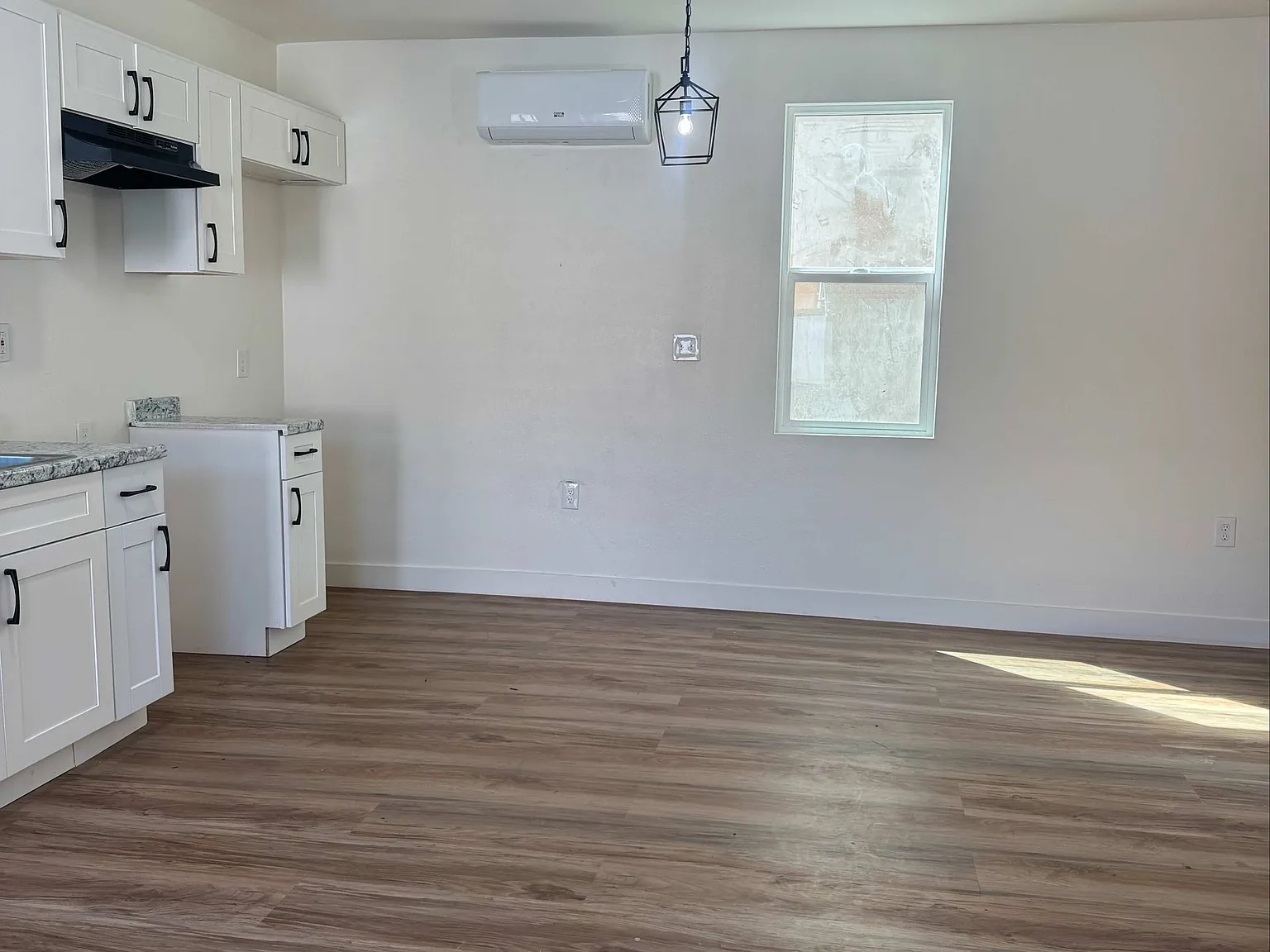 205 E Adams St — Photo 2