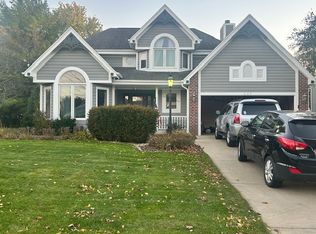 629 Hawthorne Ln, Hartland, WI 53029