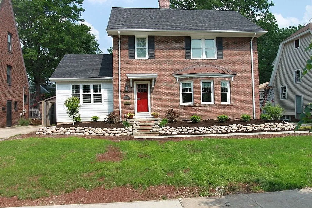1013 Parkside Dr photo 1