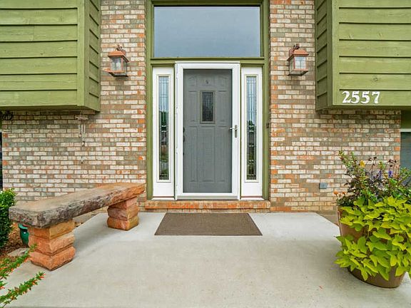 2nd image of 2557 Hickory Dr