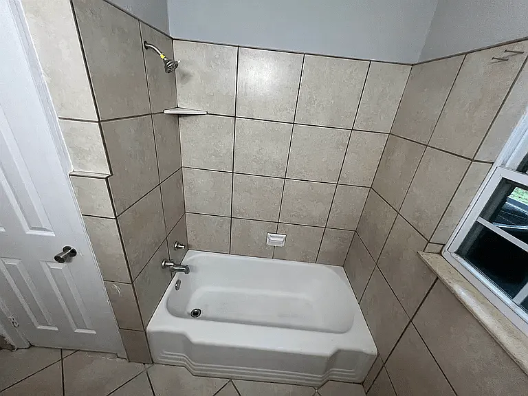 1240 Levy Ave — Photo 15