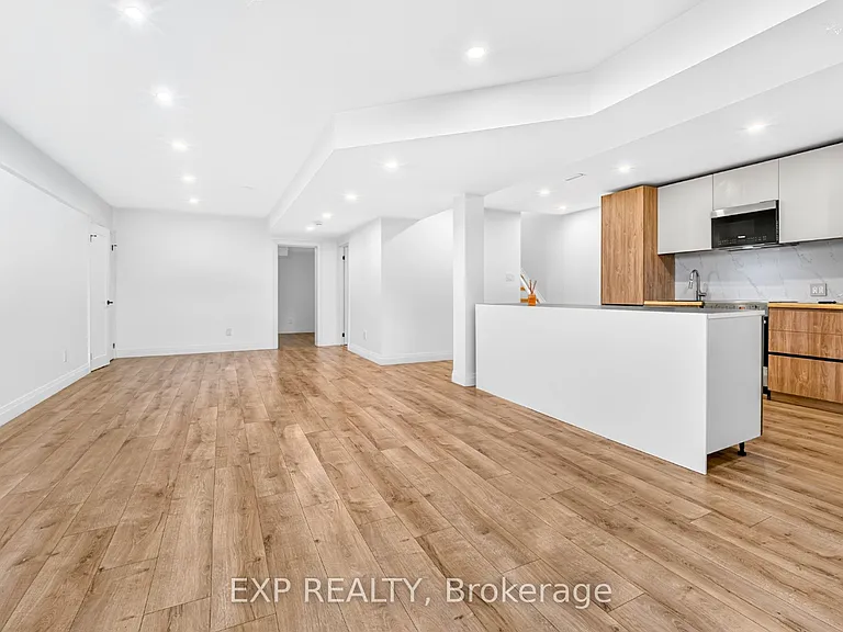 39 Treadgold Cres — Photo 17