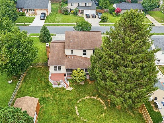 5th image of 1356 Sweetbriar Ln