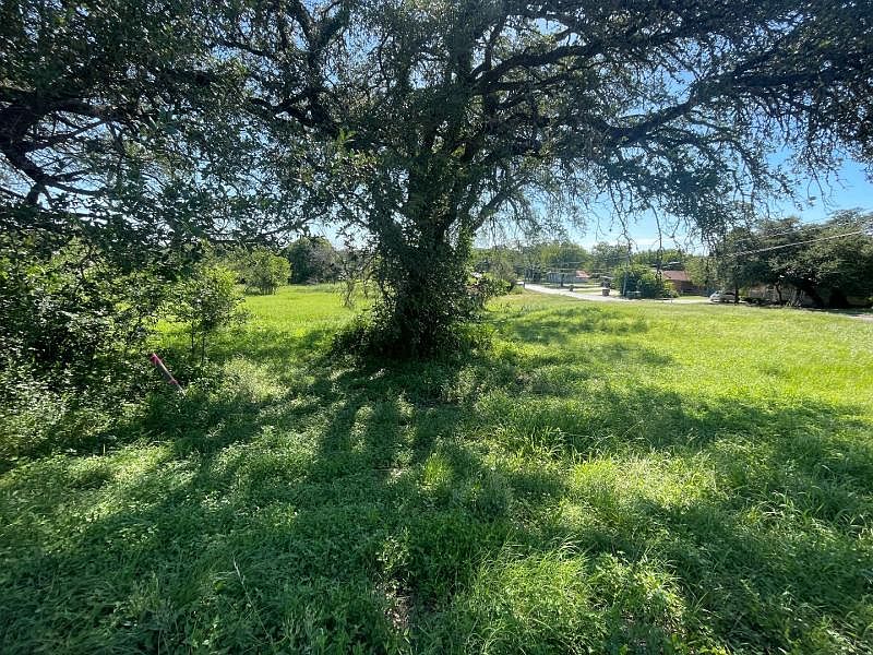 2nd image of 700 S Rhomberg St