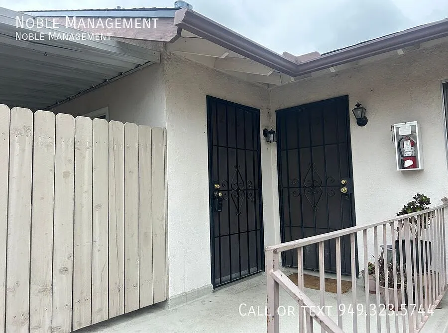 Adorable 2 bd/1 bath in Orange Available Now! — Photo 3