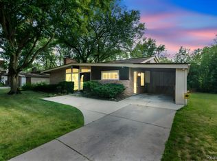 29645 Rock Creek Dr, Southfield, MI 48076