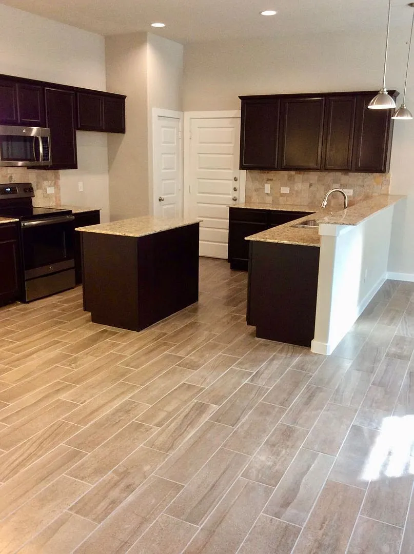 Luxury Townhome Located In Bastrop, Texas! — Photo 3