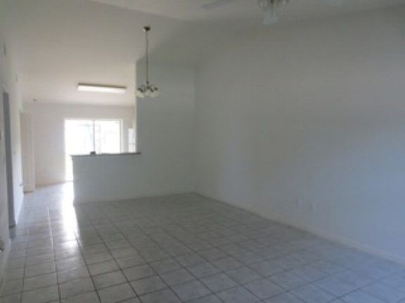4th image of 5 Bunker Knolls Ln
