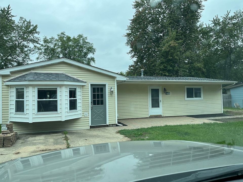 1st image of 3762 Gainesborough Dr #1