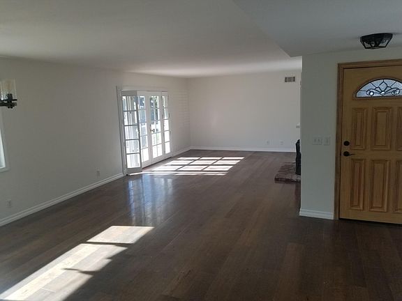 3rd image of 290 E Calle Higuera
