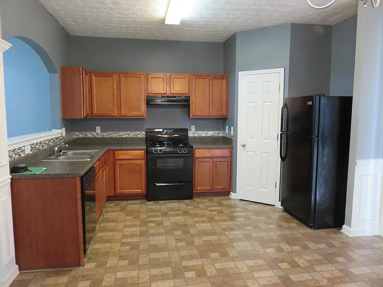 2492 Emma Way — Photo 4