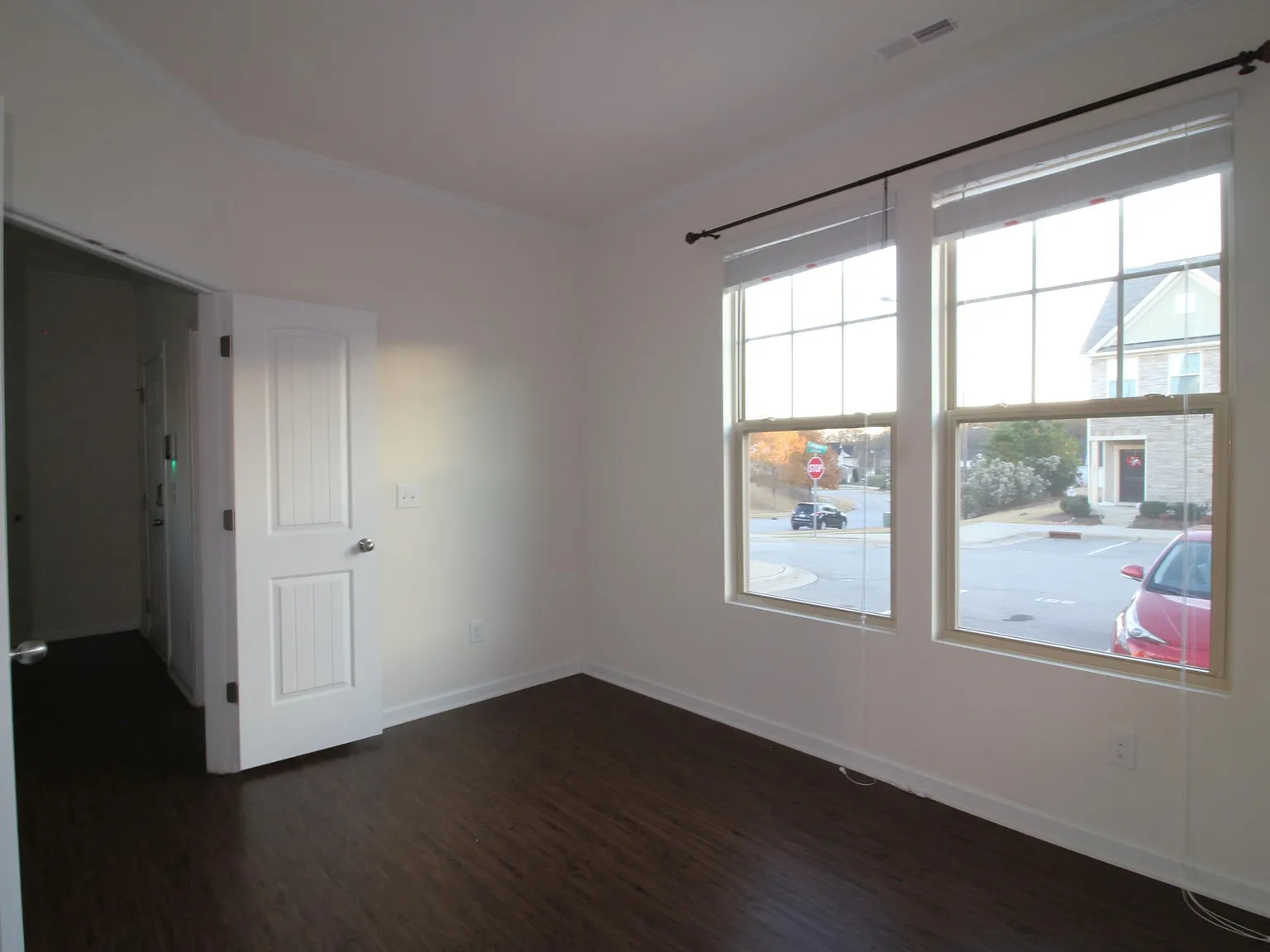 3 bed, 2.5 bath, 1810 sqft, $1,800 — Photo 2